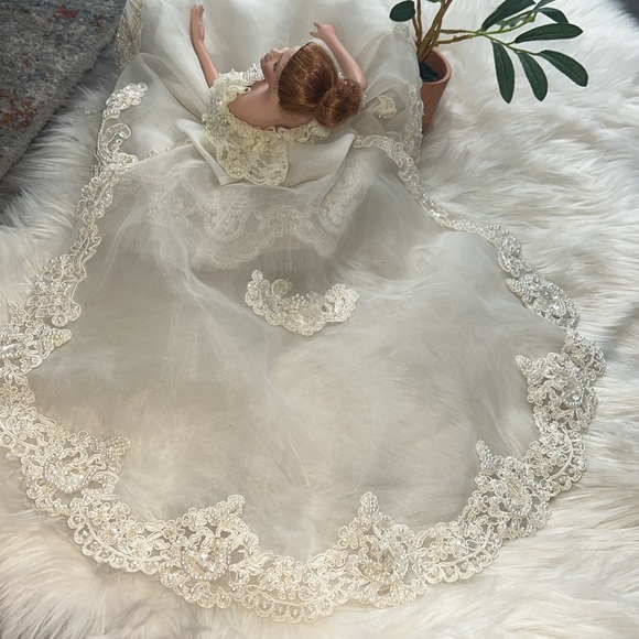 Cindy McClure in an exclusive edition - Picture 7 of 11